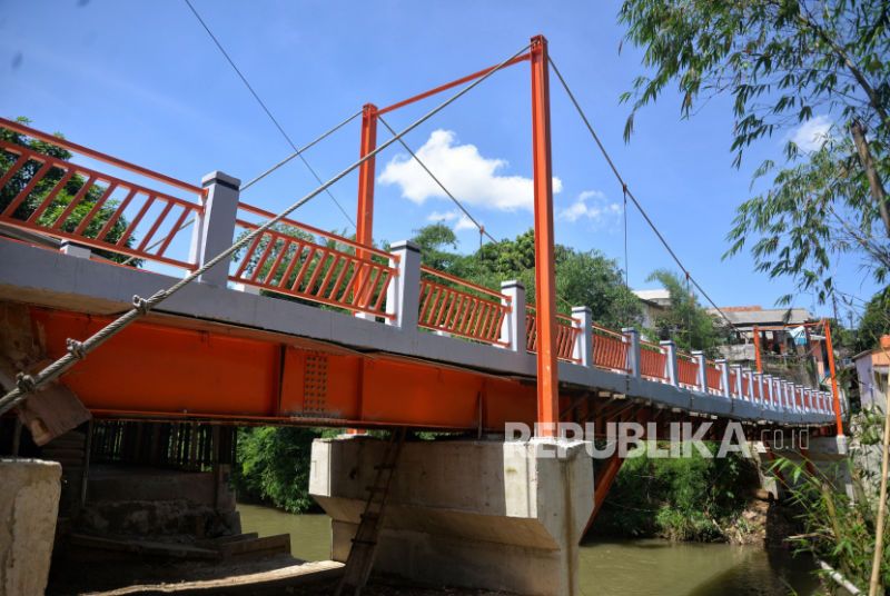 Jembatan Gantung Senilai Rp 20,7 Miliar Diresmikan, Gantikan Rakit Tambangan |Republika Online