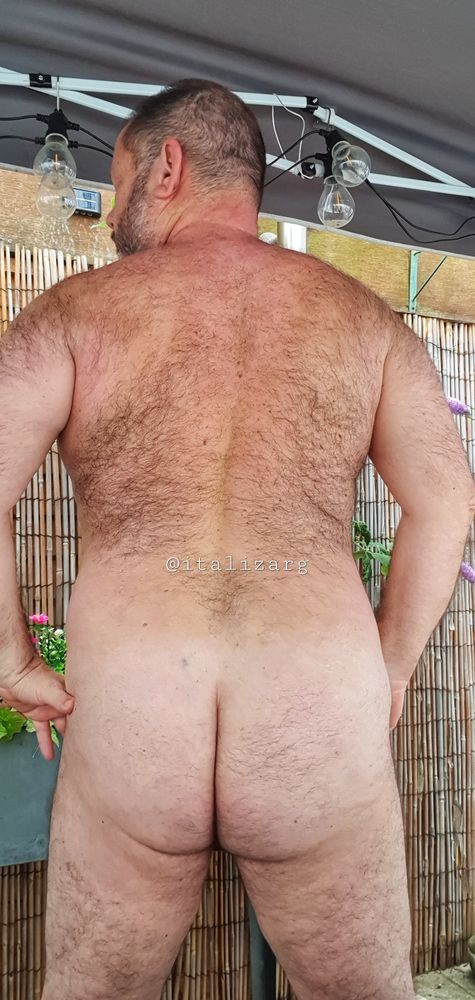 Italizarg yet again naked in the  outward showing arse