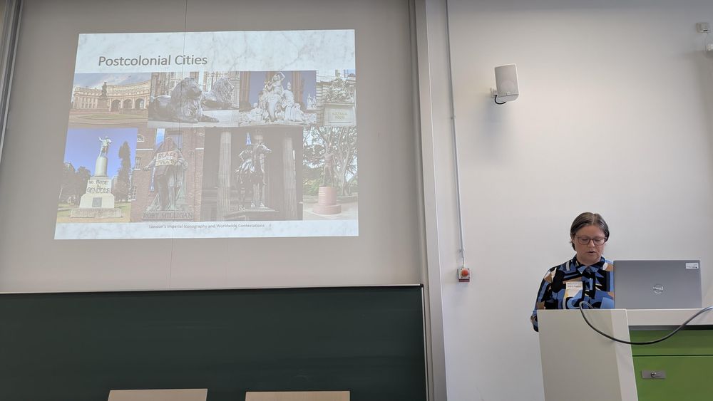 Nora Pleßke in front of her presentation 