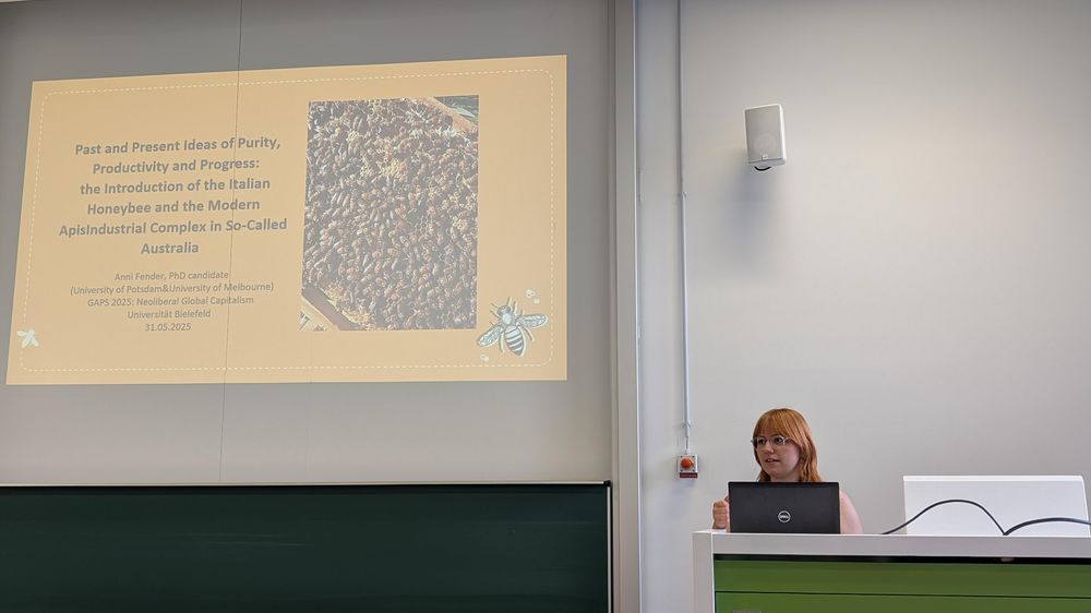 Annabell Fender in front of her presentation 