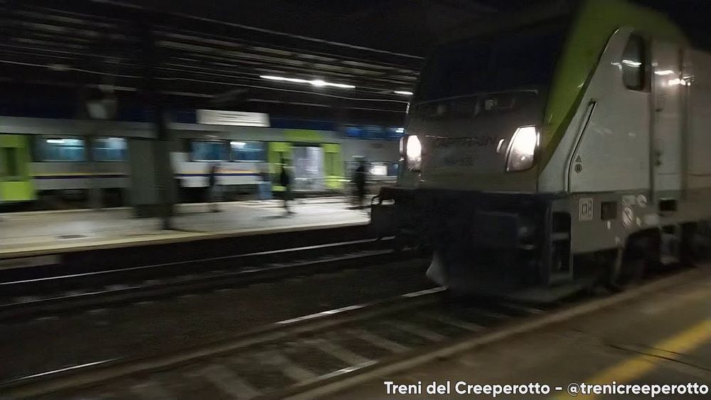 Treno Merci con TRAXX E494.502 Captrain in transito a Livorno Centrale (13/12/2023)