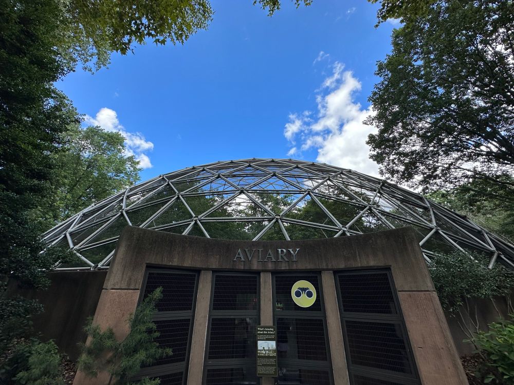 the aviary at the Queens Zoo