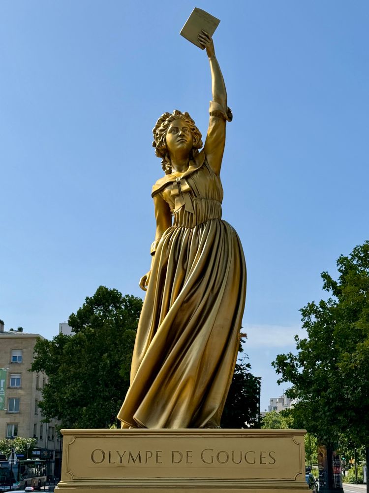 Statue dorée d’Olympe de Gouges