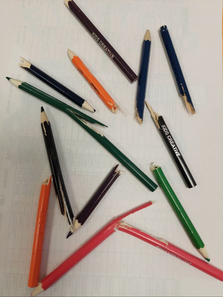 Zerbrochene Buntstifte