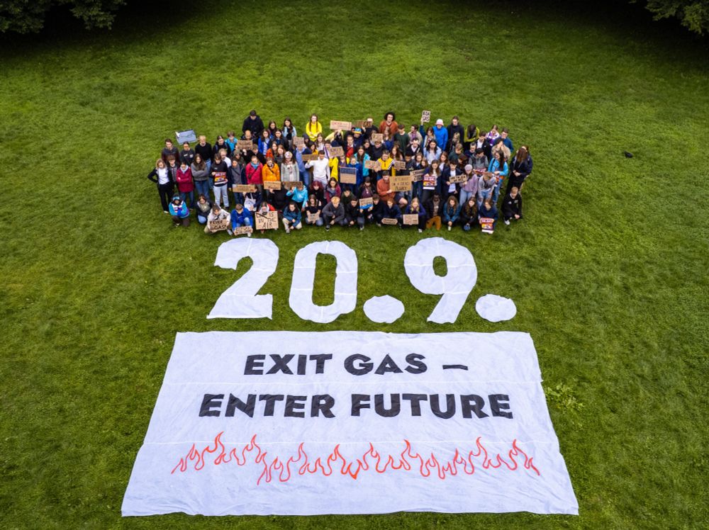 Mobi-Material Streik finden Unterstützen Hintergrund Während die Klimakrise weltweit Existenzen zerstört, heizt die Bundesregierung sie weiter an: Neue Gasbohrungen in der Nordsee, neue Gaskraftwerke,...