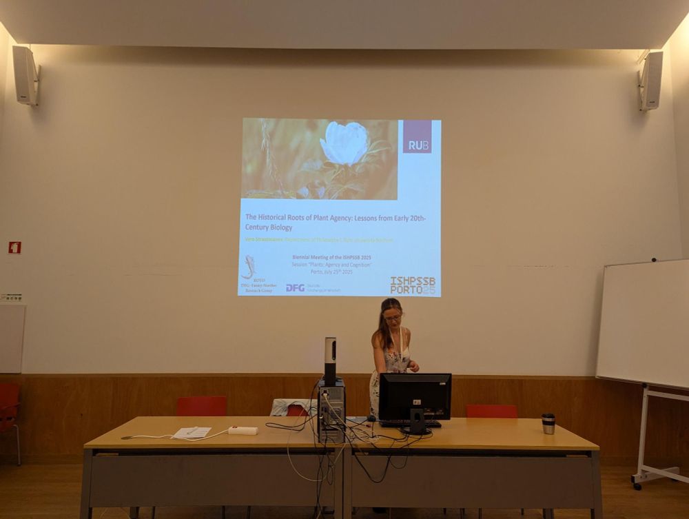 Me standing in front of the title slide of my talk, entitled "The Historical Roots of Plant Agency: Lessons from Early 20th-Century Biology".