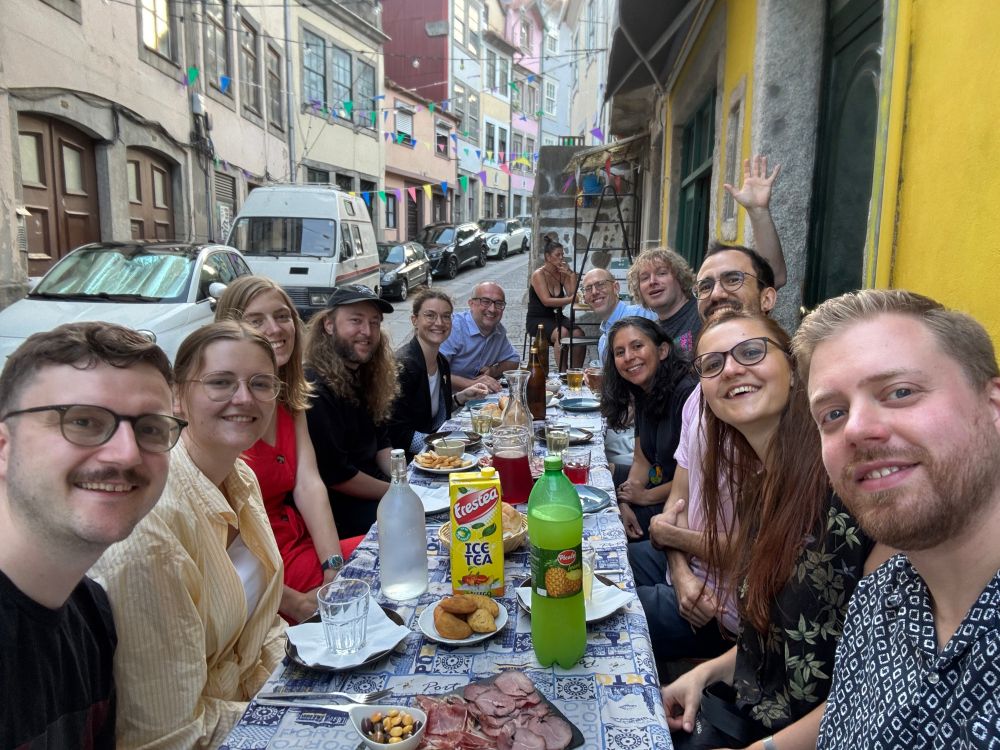 Group picture of people from the organized session "Pluralism, Epistemic Injustice, and Transdisciplinarity in the Life Sciences" plus guests.