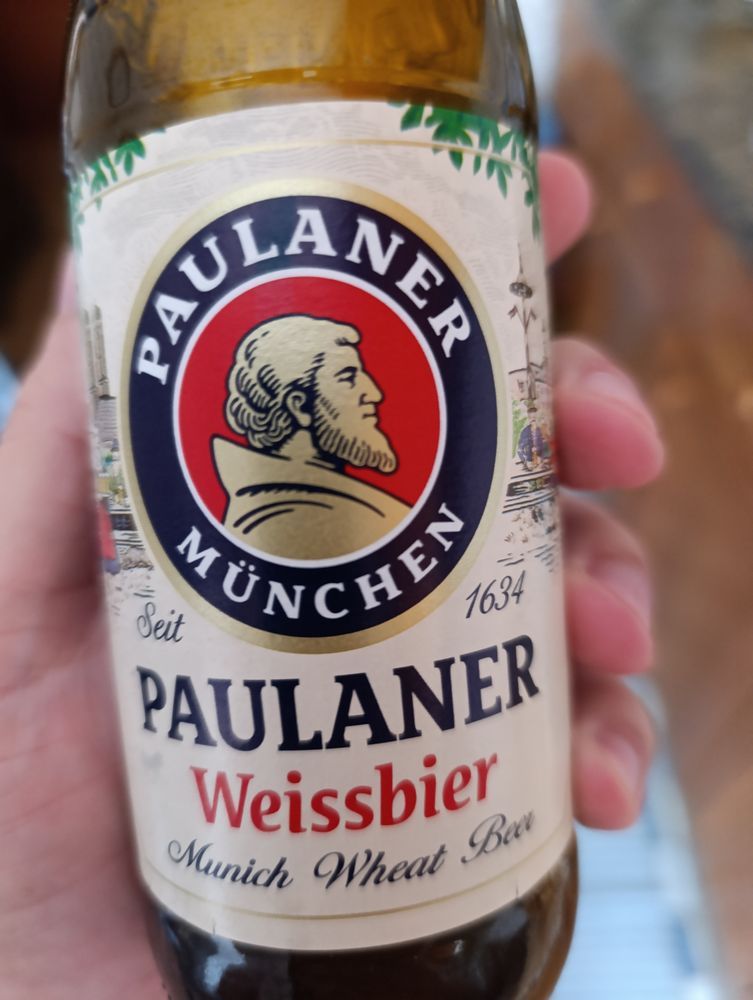 foto do rótulo frontal da cerveja de trigo Paulaner