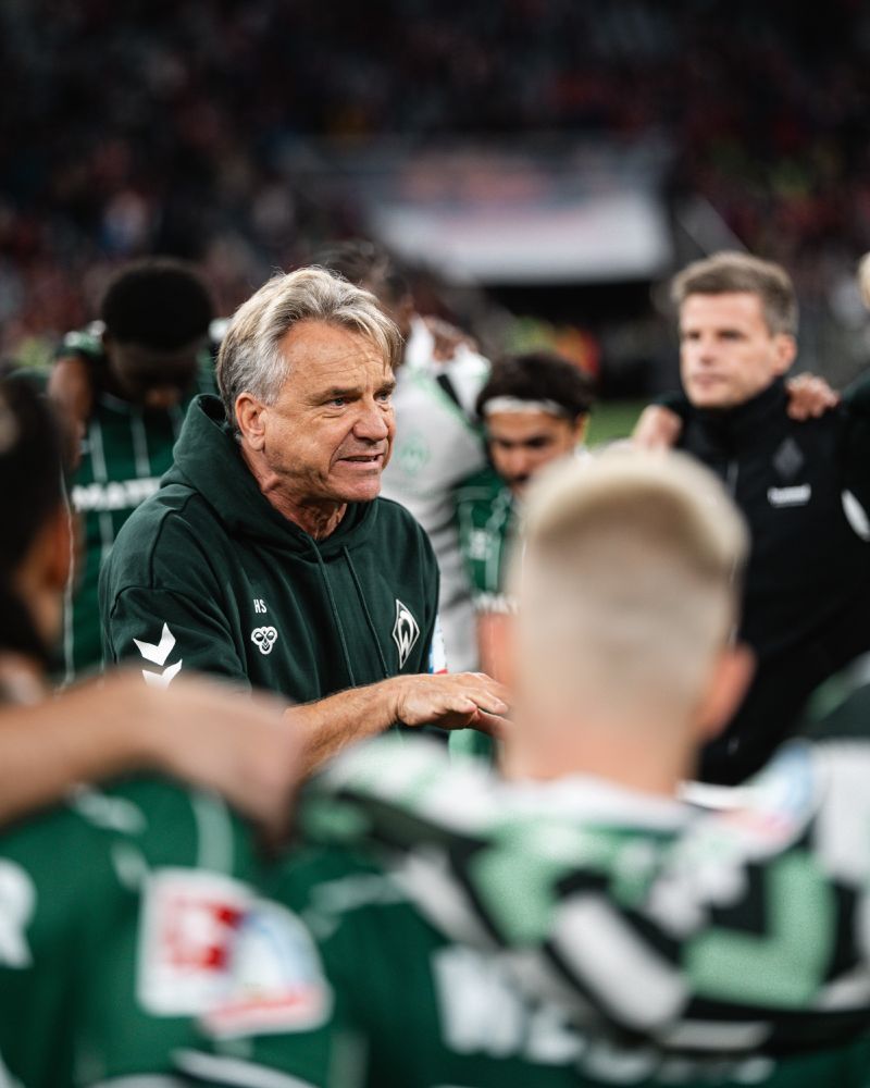 Steffen im Spielerkreis nach dem Auswärtsspiel in München