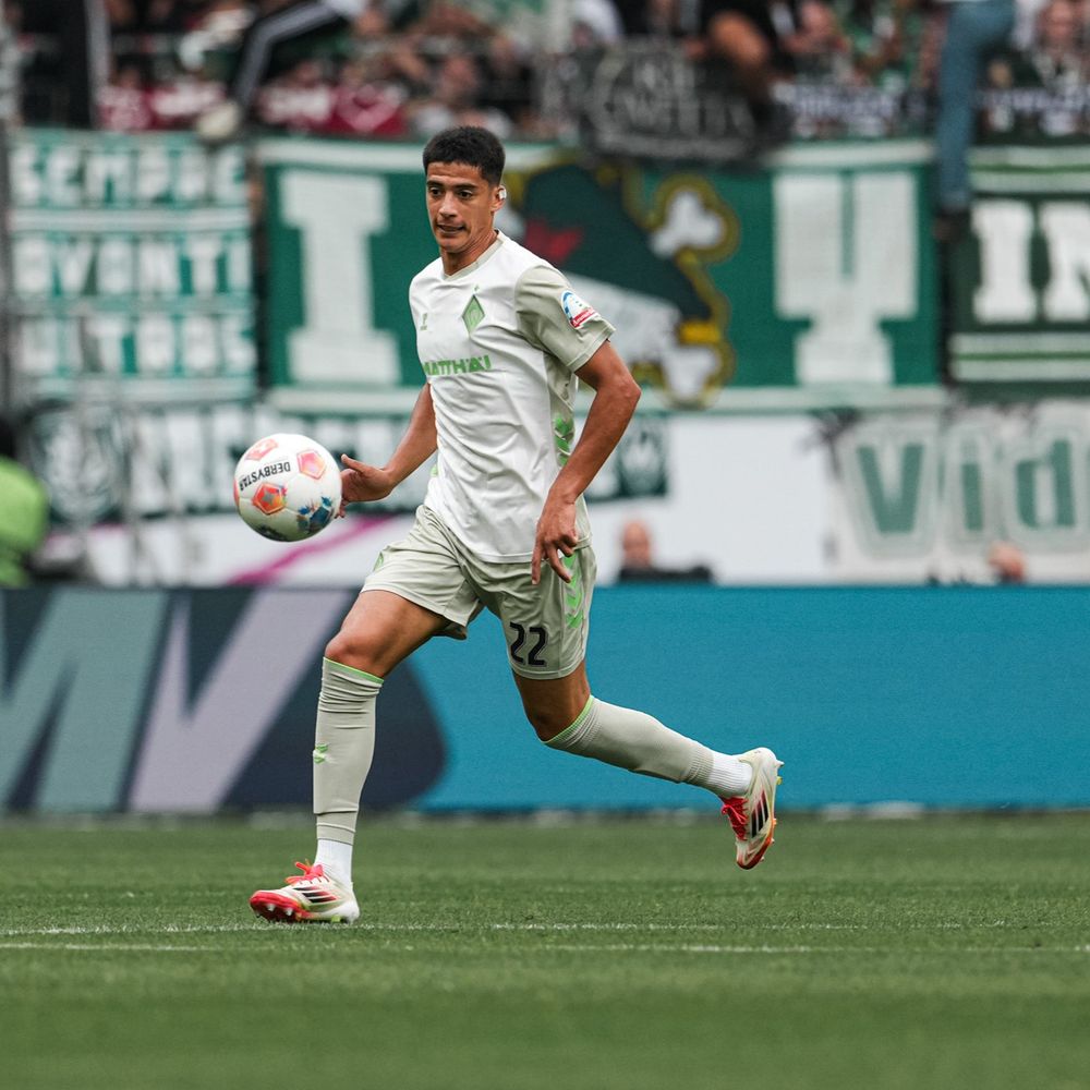 Julian Malatini am Ball gegen Frankfurt.
