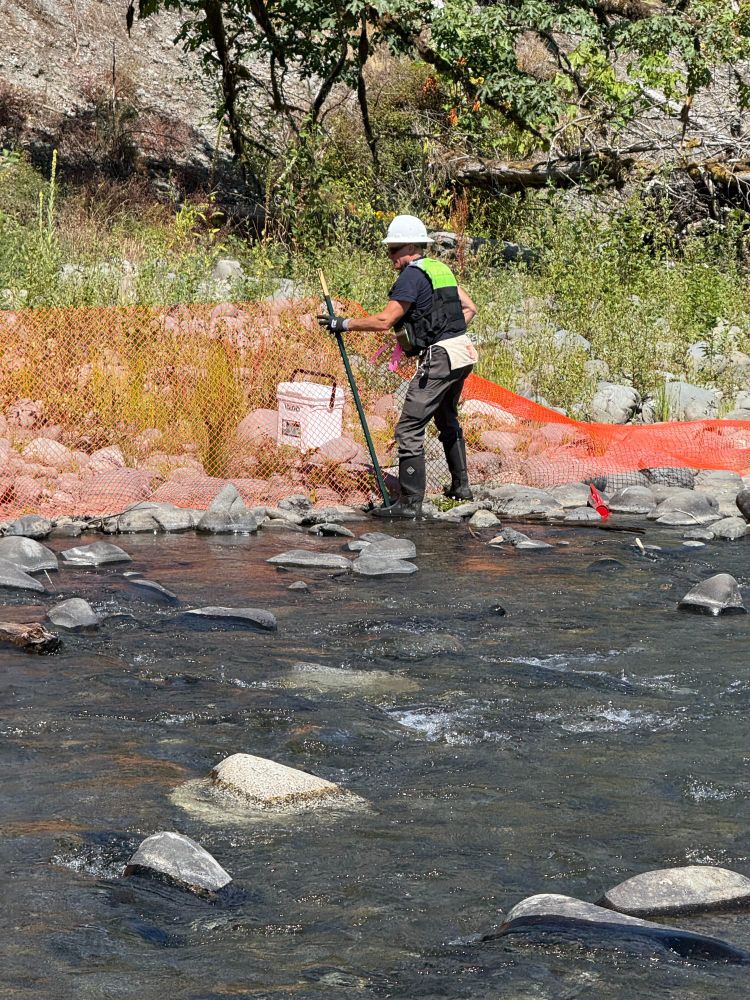 Responder installs exclusion fencing along Indian Creek to help prevent wildlife from entering areas impacted by the fuel spill.