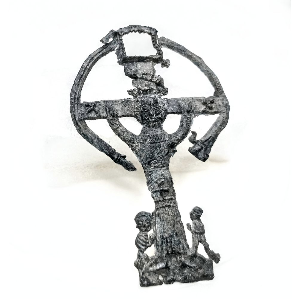 A dark silver coloured metal pilgrim badge of a crucifixion scene.