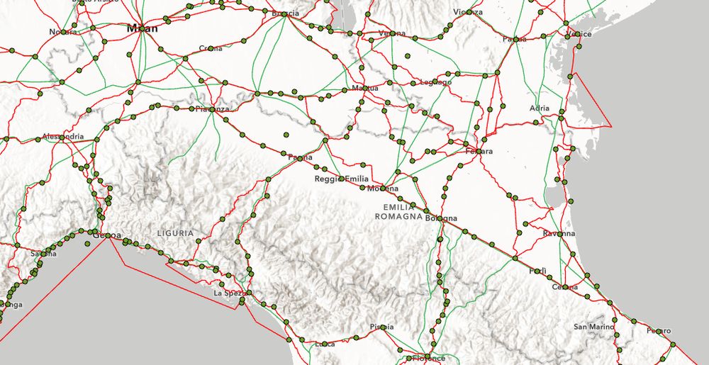 Screenshot of an ArcGIS map of northern Italy from Milan to Venice showing green waypoints and red and green paths