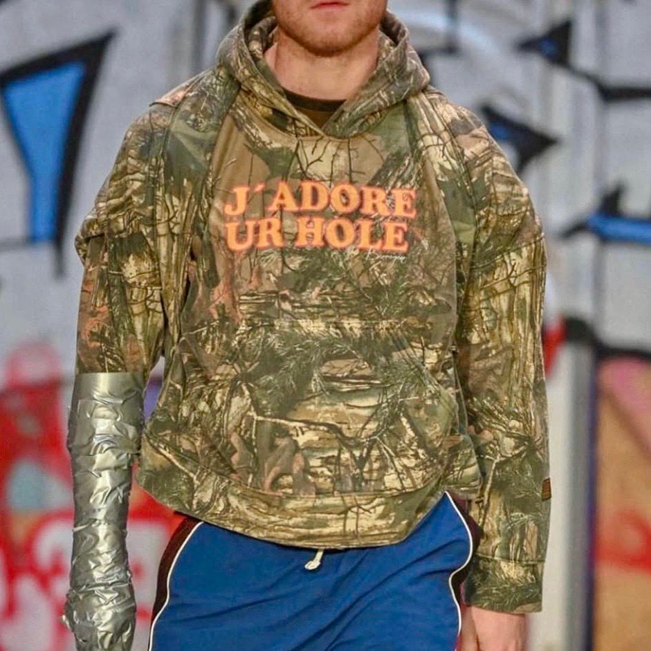 angus o’brien being a total vibe in a very relatable sweatshirt…RAW, next question.

the u in this specific skeet is my husband, but It can be whoever you want it to be - the world is your oyster, gays! 