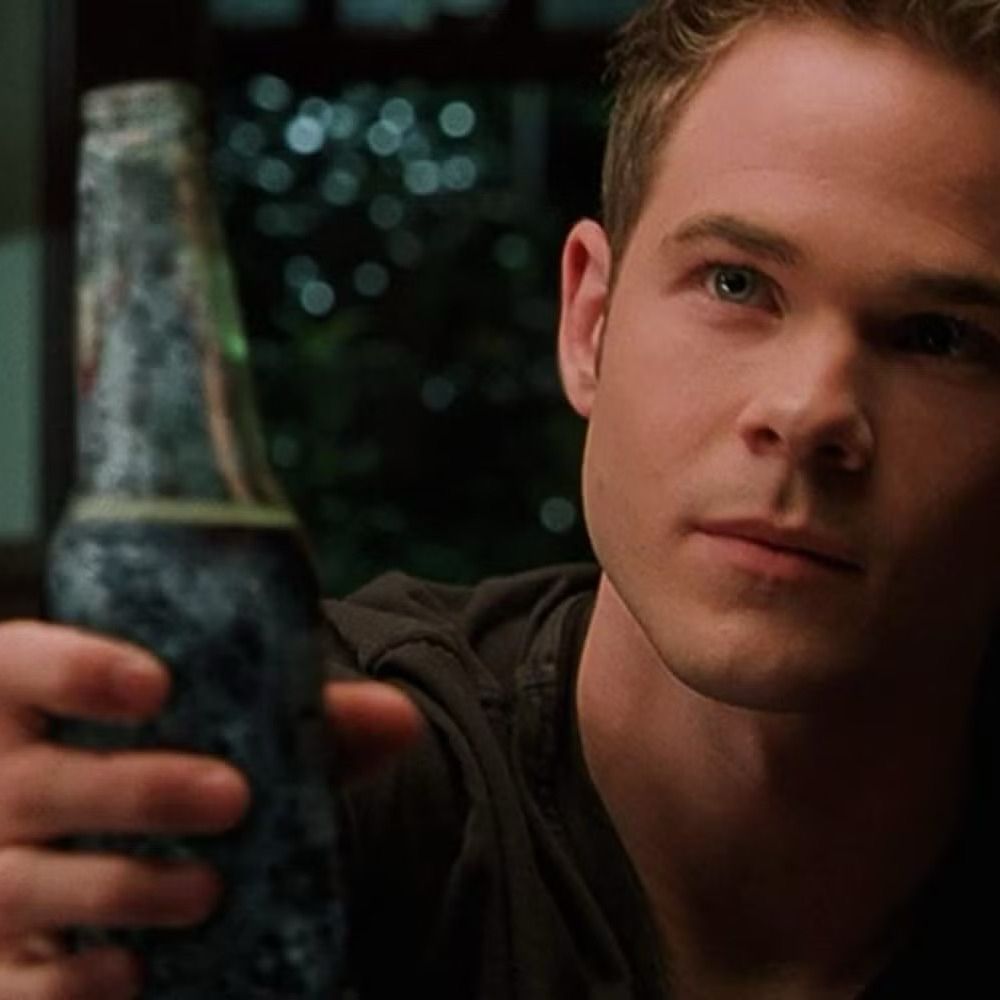 Shawn Ashmore as Bobby/Iceman in X2 (2003). so damn pretty… good lord. 