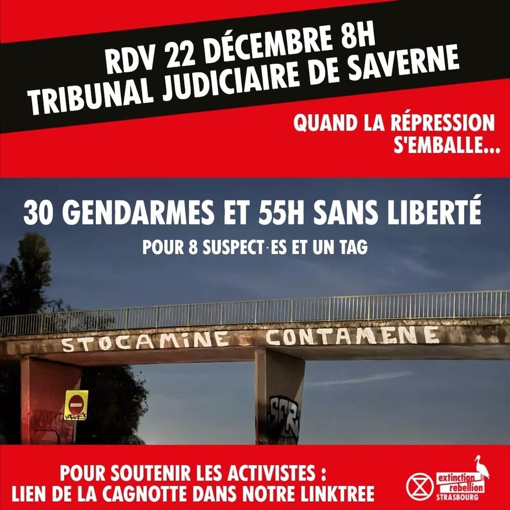 Photographie d'un pont, sur lequel est écrit : Stocamine contamine