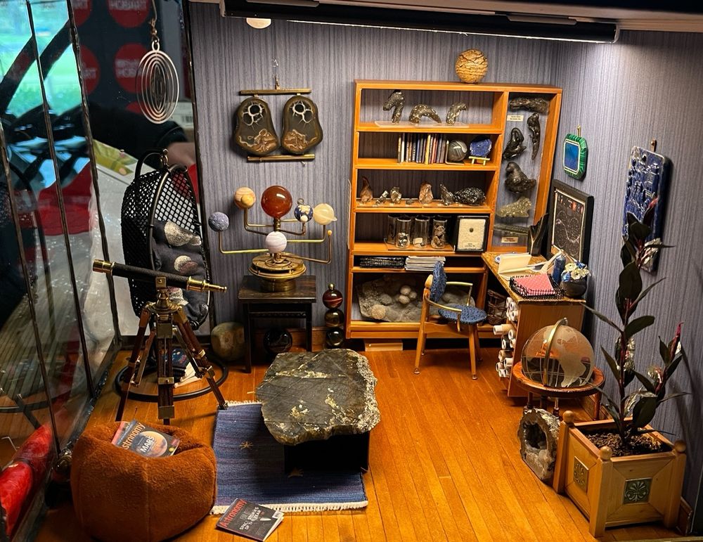Teeny tiny astronomer’s office.