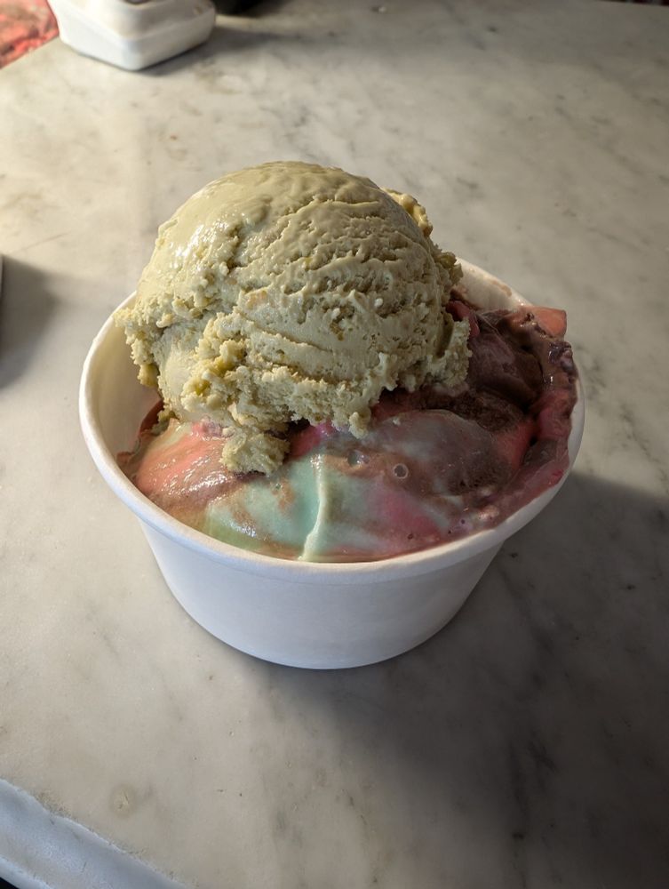 Picture of two scoops of gelato in a white paper cup