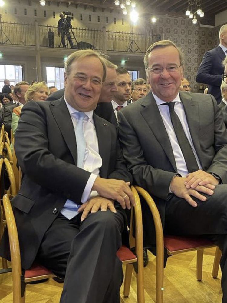 Pistorius und Laschet in einem Raum