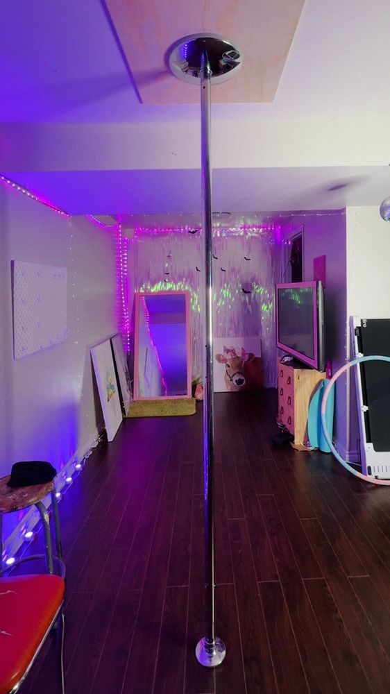 Chrome XPole set up in the middle of aspens stream room