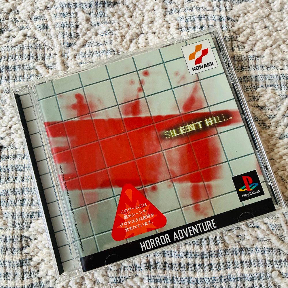 Front cover for the Konami horror adventure game Silent Hill on the PlayStation one. It's the original Japanese release.