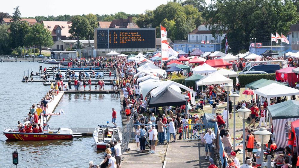 Hunderte Zuschauer an der Dahme: „Flotter Dreier“ gewinnt den Union-Drachenboot-Fun-Cup in Grünau