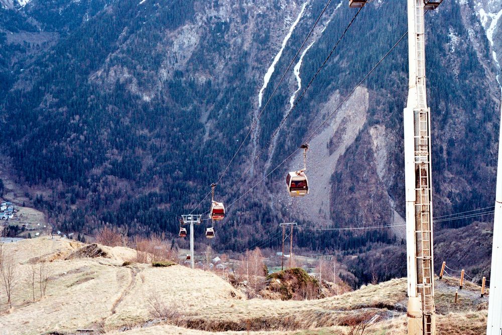 photo du télécabine super-venosc, vu depuis son arrivée aux 2 alpes