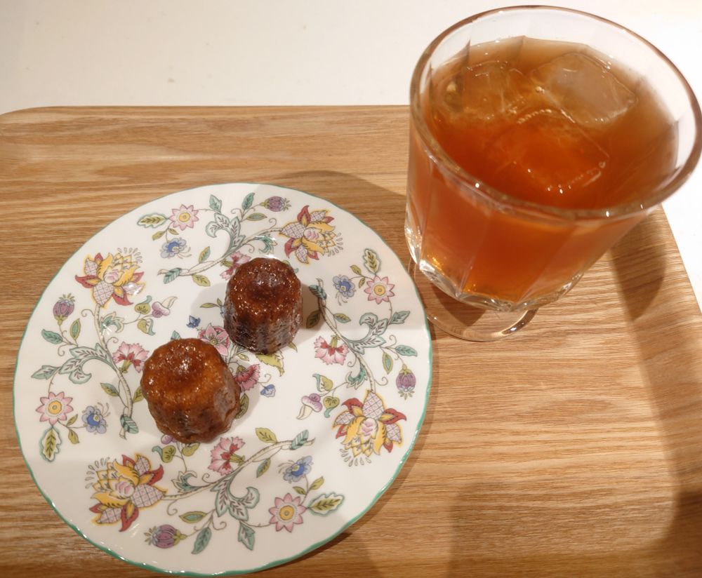 TORIBA COFFEE TOKYOのカヌレとアイスティー
カヌレはラム薄めで食べやすかった