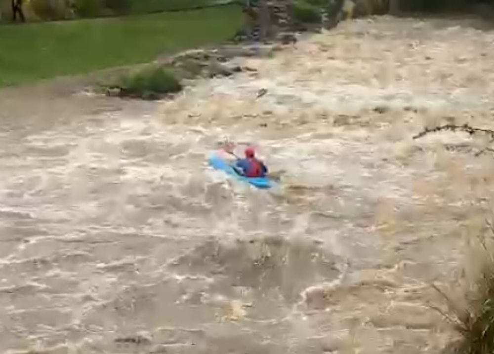 Kayaking thrillseekers take to the Leith