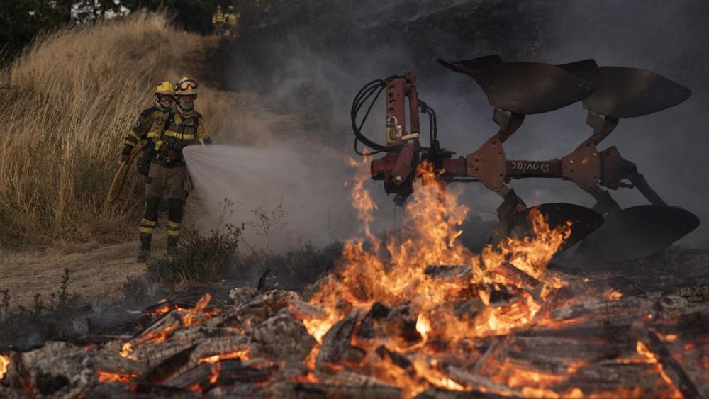 L'onada d'incendis continua arrasant part de l'estat espanyol: una vintena de focs afecten 50.000 hectàrees