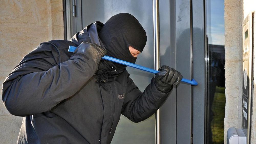 Els consells del Mossos per evitar que et robin a casa: "Demana a algú que et reculli el correu de la bústia"
