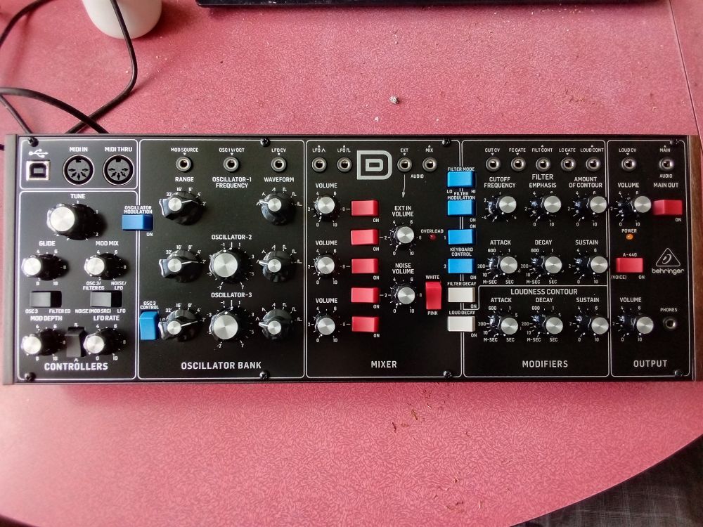 Synth. Rectangular box. Black. Lots of knobs/buttons. Very sexeh.