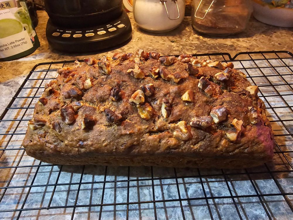 A loaf of banana pudding on a cooling rack
