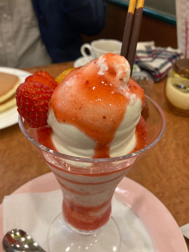 冬の定番、生苺サンデー🍓