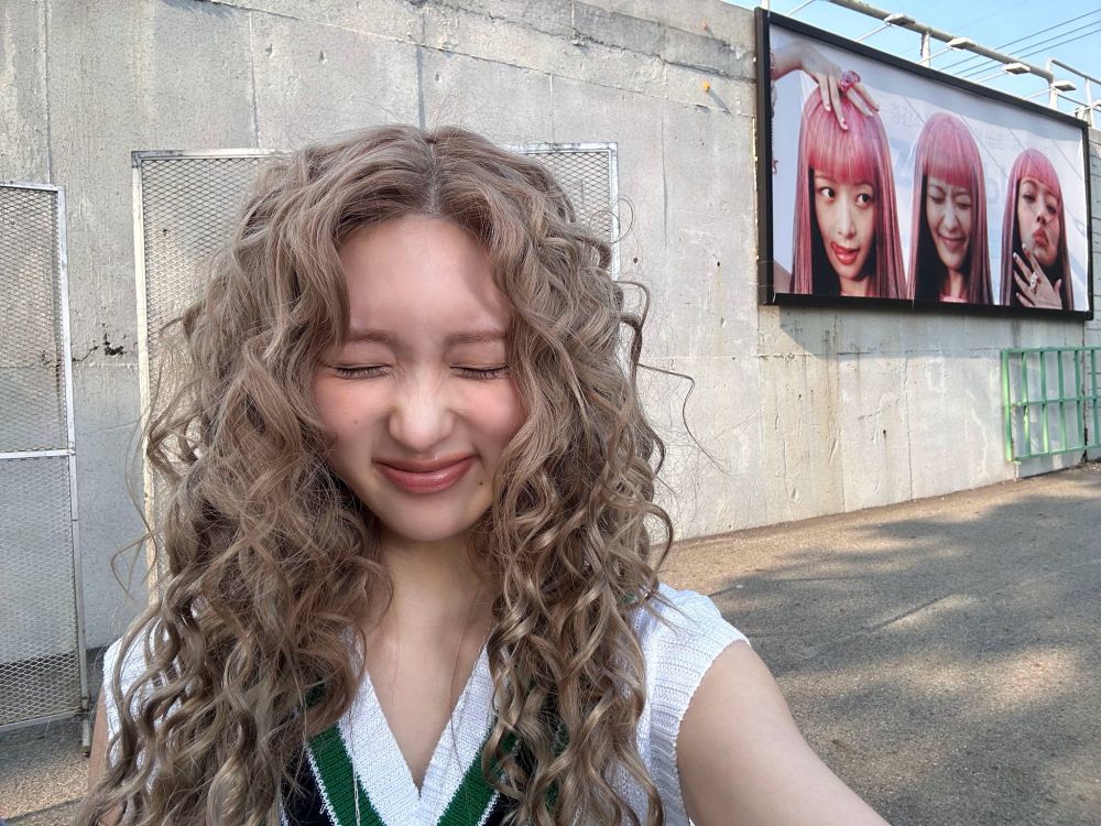 gaeul from ive smiling and scrunching her nose with her eyes closed
