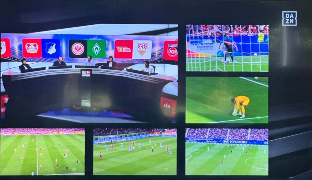 Fernsehbildschirm, 5 kleine Bildern mit den fünf Bundesligapartien, ein größeres mit ein Blick aus dem Studio. 