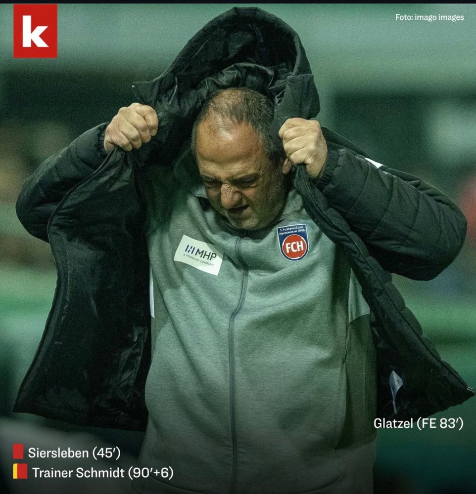 Kicker Post 
Frank Schmidt hält sich die Jacke über den Kopf 