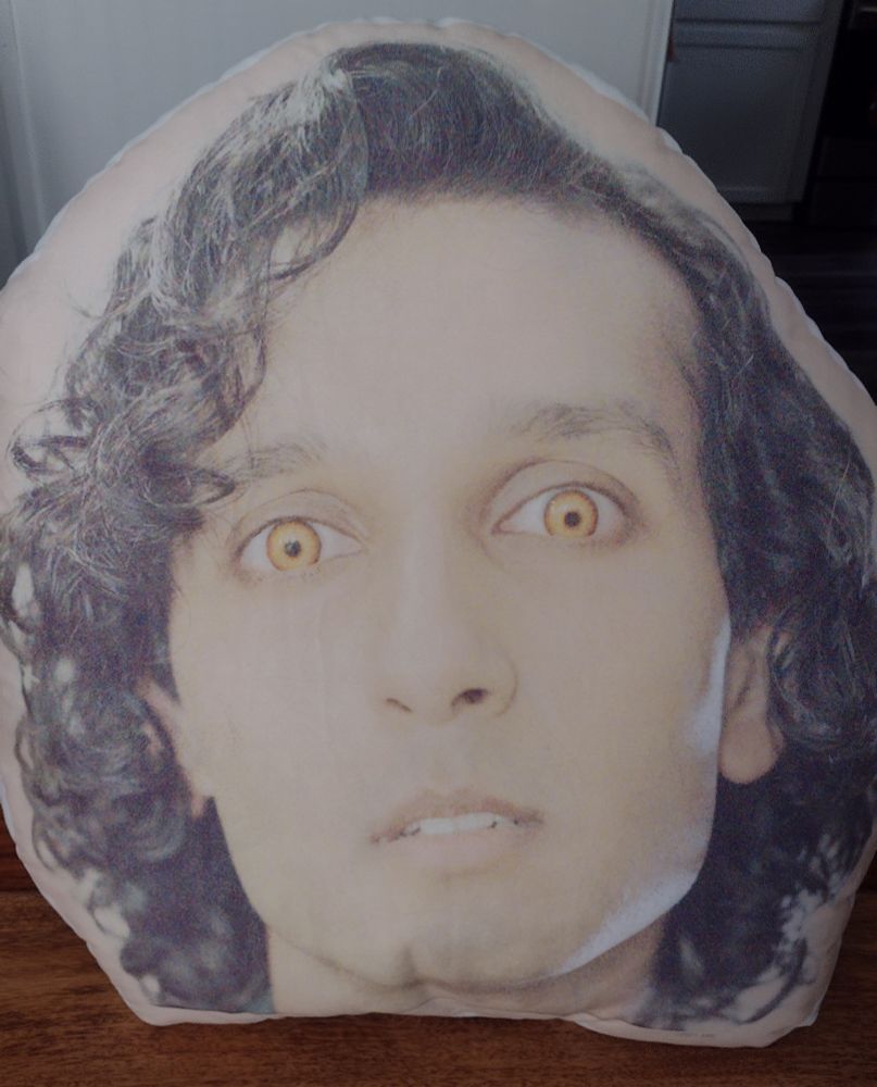 Beige pillow of the vampire Armand 