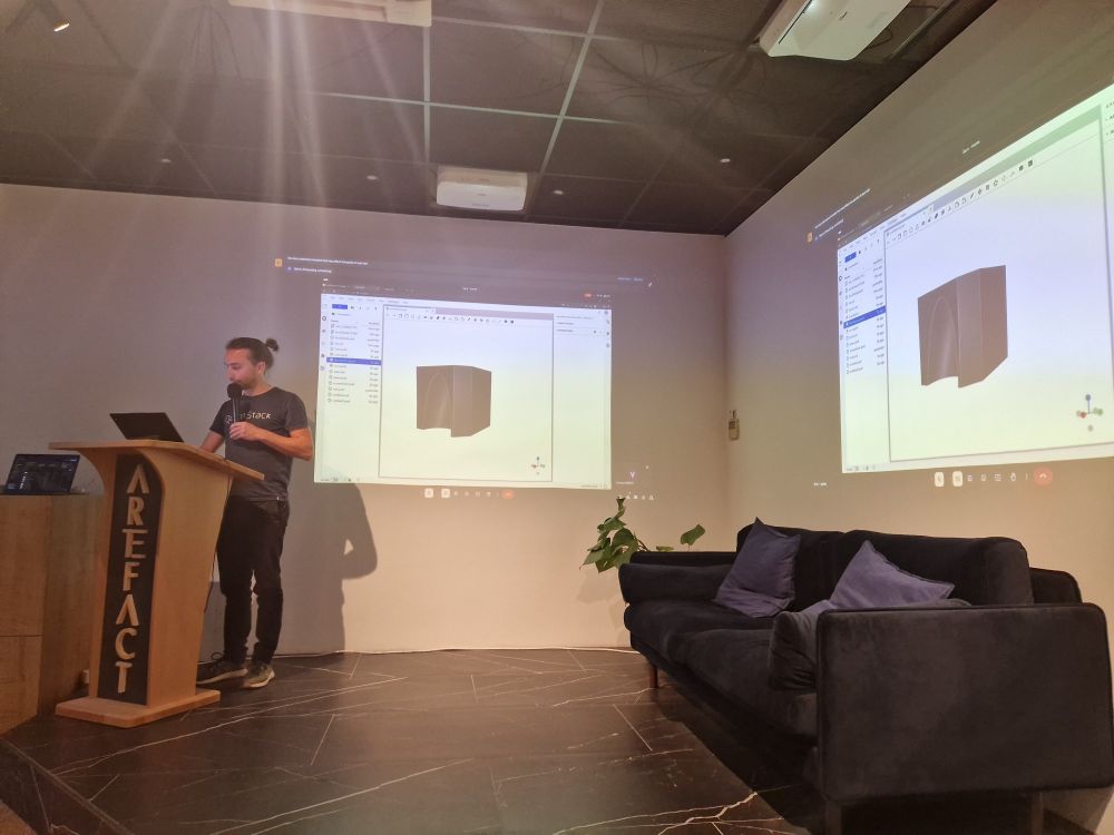 Martin Renou on stage doing a live demo of JupyterCAD.