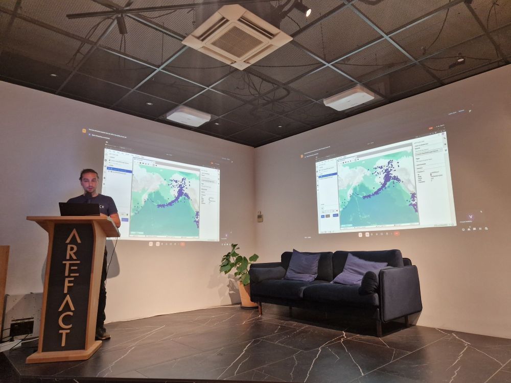 Martin Renou on stage showcasing JupyterGIS.