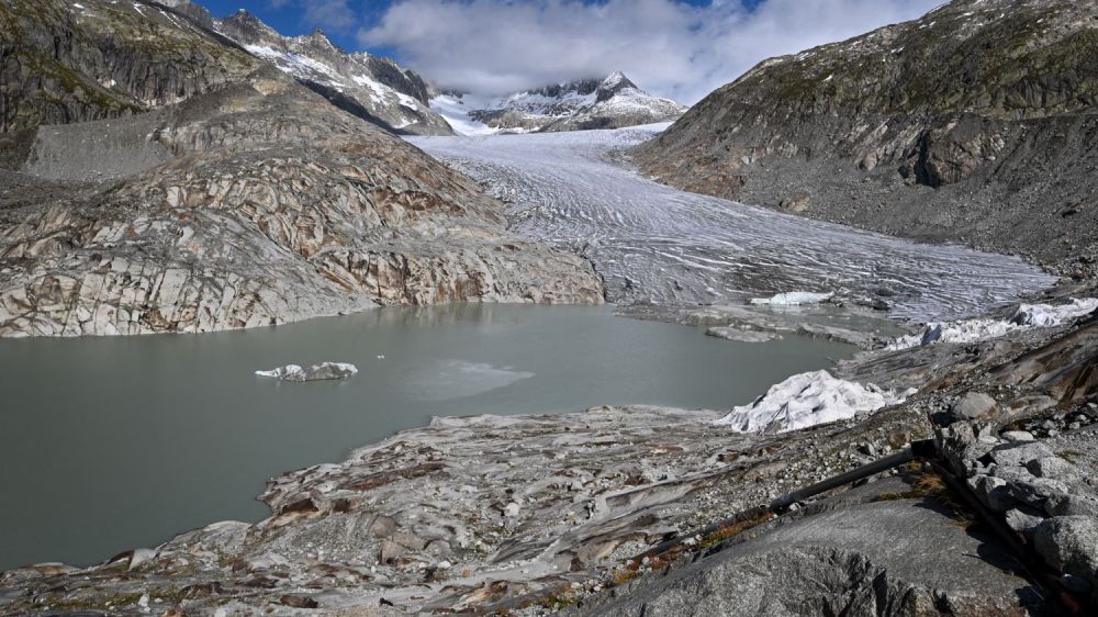 Crise climatique : malgré un hiver neigeux, la fonte des glaciers suisses a été "massive" cette année, alertent des glaciologues