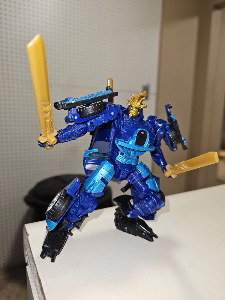 Drift with his swords out