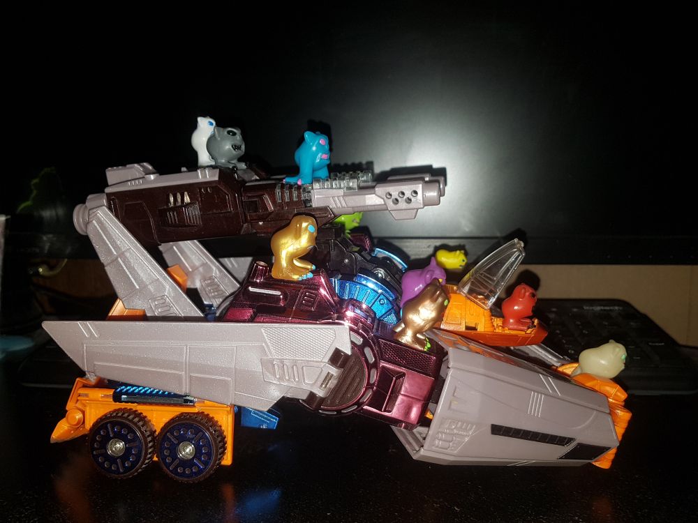Mordles riding atop Optimal Optimus Primal in his tank mode.