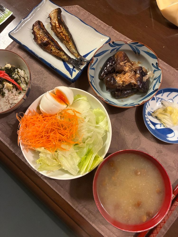 栗ごはん
なめこの味噌汁
イワシの塩麹焼き
ナスの焼き浸し
ゆず白菜