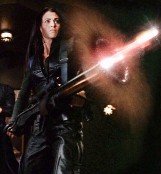 Aeryn Sun with a big gun shooting a big Lazer