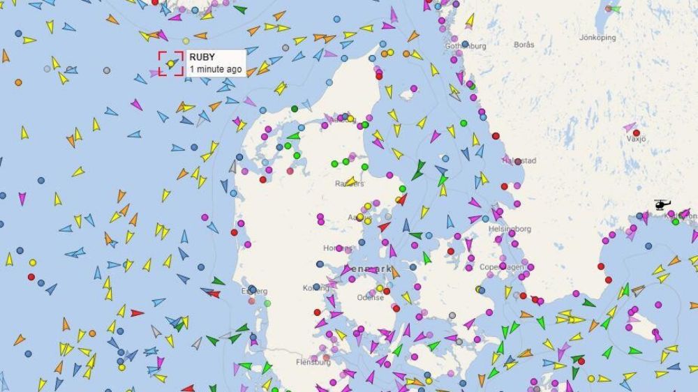 Fragtskib med sprængfarlig ladning, der skulle sejle gennem dansk farvand, ligger stille