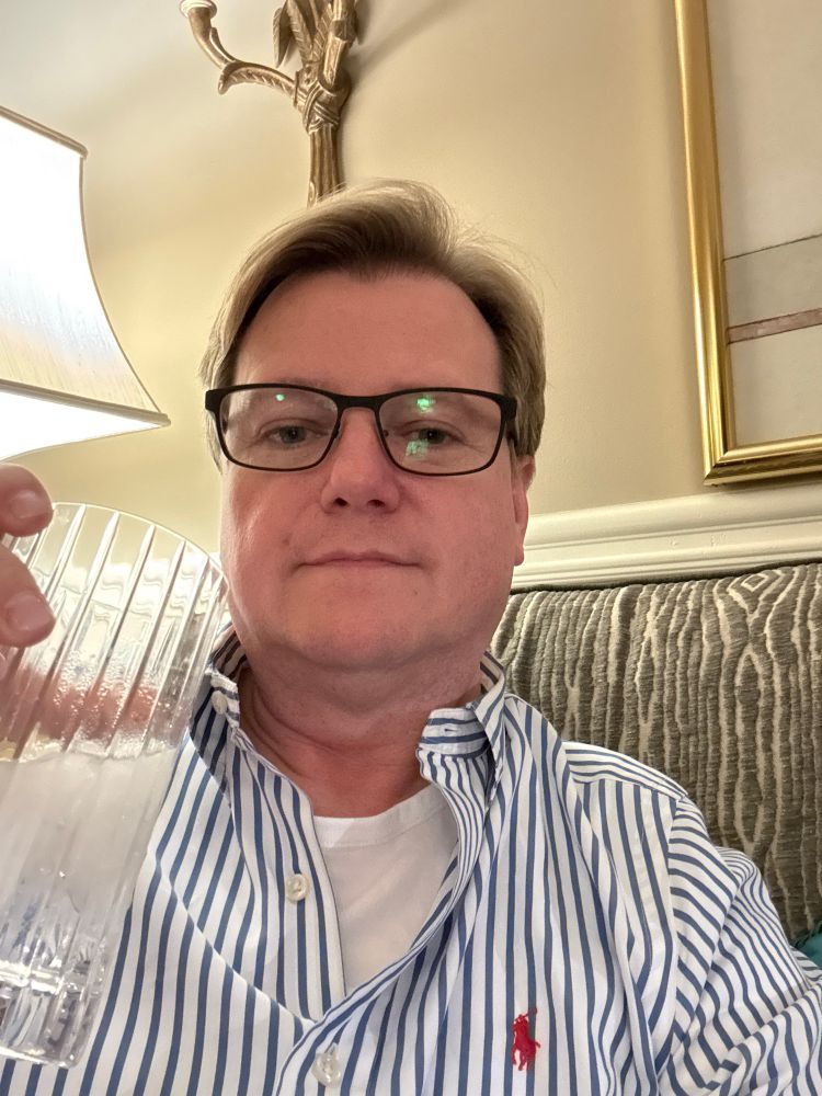 Man with a vodka and tonic in a glass. 