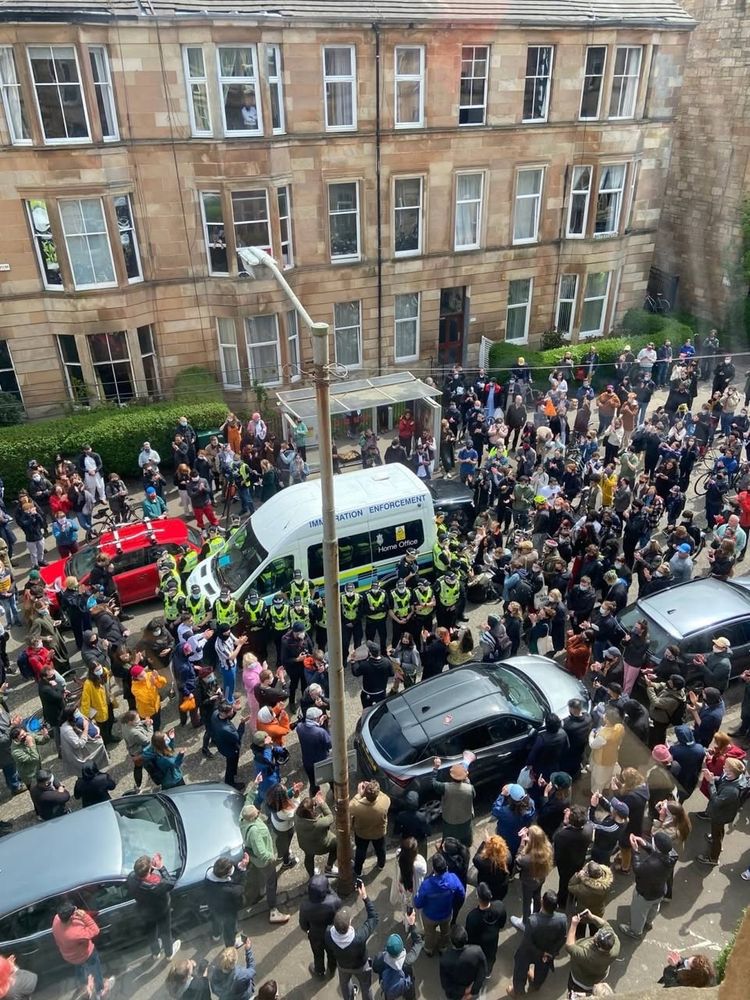 People of Glasgow Scotland surround immigration to stop them removing their neighbour