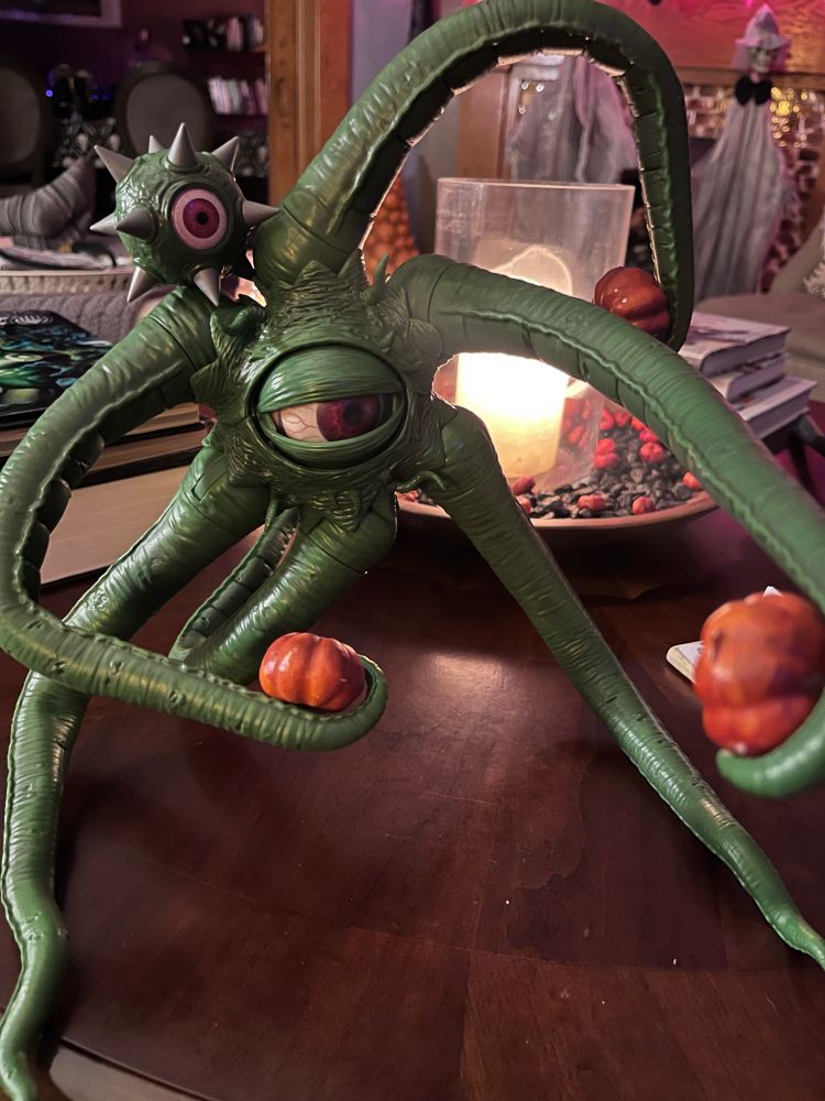 Gargantos/Shuma Gorath is a lot of fun to pose 