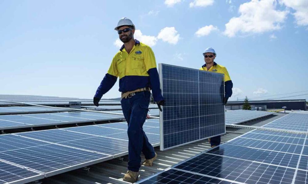 Rooftop PV sends grid demand to new winter low, as big wind and solar hit by record curtailment